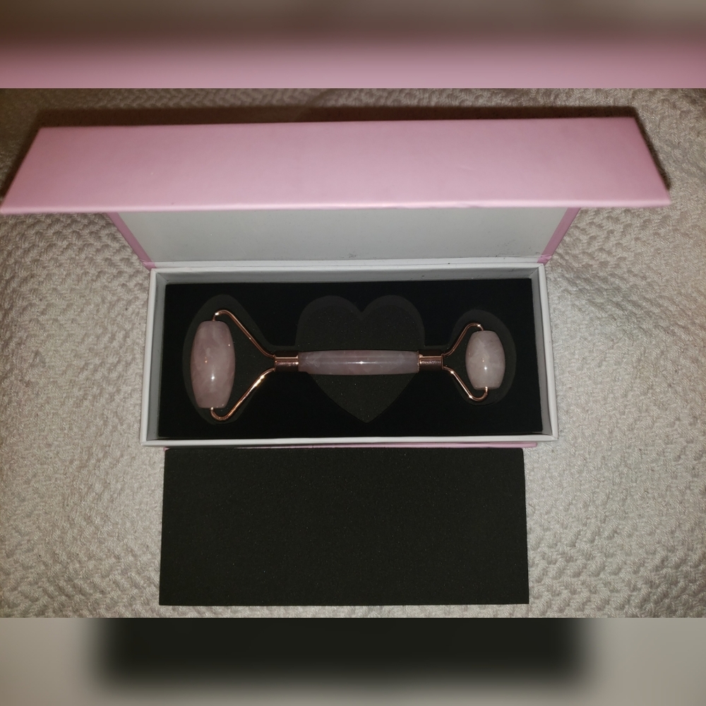 Rosa Gold Jade Roller